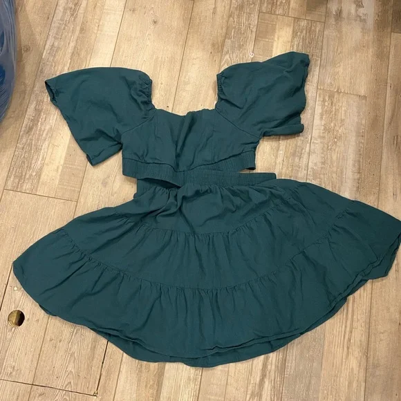 Asymmetrical Green Dress - Picture 3 of 9